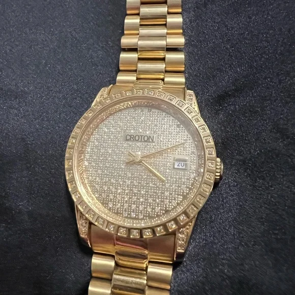 Croton hot sale diamond watch